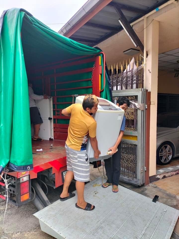 บริการรถรับจ้างขนของทั่วไทย มีรถบรรทุก 4-6-10 ล้อ รถเฮี๊ยบ เครน ให้บริการครบวงจร ขนย้ายบ้าน สำนักงาน วัสดุก่อสร้าง พร้อมทีมงานยกของและช่างเฟอร์นิเจอร์ [..]